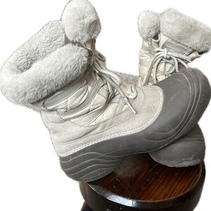 Columbia Women's Tan and Gray Winter Boots Sz 9